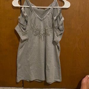 Super cute cold shoulder top.
